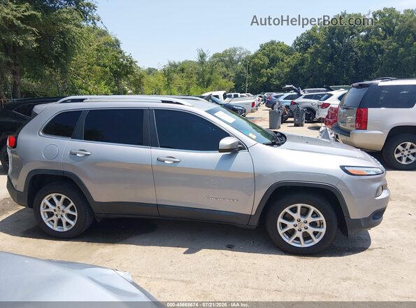 1C4PJLCB9JD531153 2018 JEEP CHEROKEE Silver Rear interior view