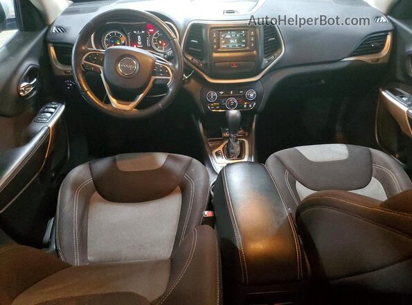 1C4PJLCBXJD504088 2018 JEEP CHEROKEE White Вид панелі приладів