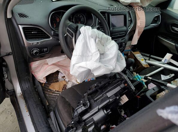 1C4PJLCBXLD528376 2020 JEEP CHEROKEE Серебряный Вид панели приборов