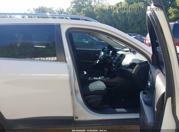 1C4PJLCS3HD219159 2017 JEEP CHEROKEE Белый Вид салона спереди