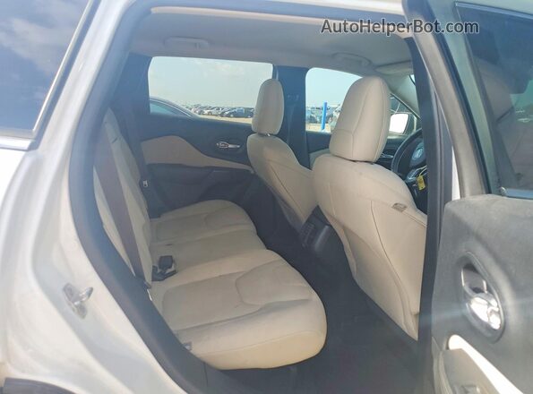 1C4PJLCSXGW160386 2016 JEEP CHEROKEE White Widok tylnych siedzeń