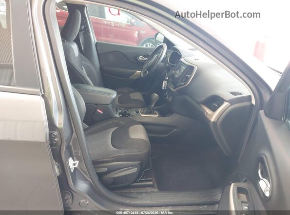 1C4PJLCX4JD527944 2018 JEEP CHEROKEE Gray Front interior view
