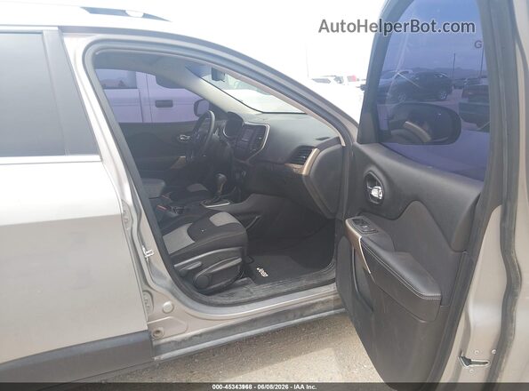 1C4PJLCX8JD590013 2018 JEEP CHEROKEE Gray წინა სალონის ხედი
