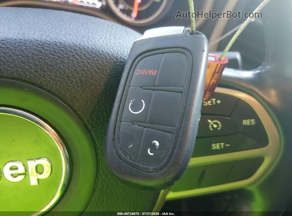 1C4PJLDB0HW643482 2017 JEEP CHEROKEE Red Vista del salpicadero