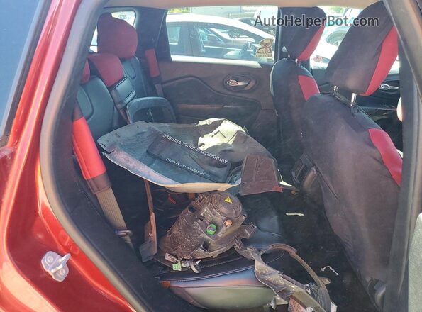 1C4PJLDB1HW516563 2017 JEEP CHEROKEE Red Հետևի նստատեղերի տեսք