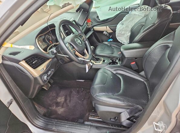 1C4PJLDB1JD523529 2018 JEEP CHEROKEE Серебряный Вид салона спереди