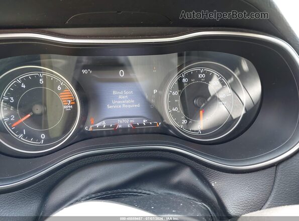 1C4PJLDB1LD525459 2020 JEEP CHEROKEE Red Widok tylnych siedzeń