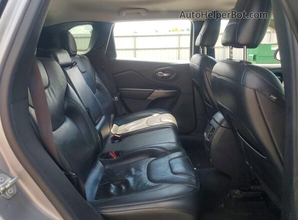 1C4PJLDB2LD599957 2020 JEEP CHEROKEE Silver Vista interior trasera