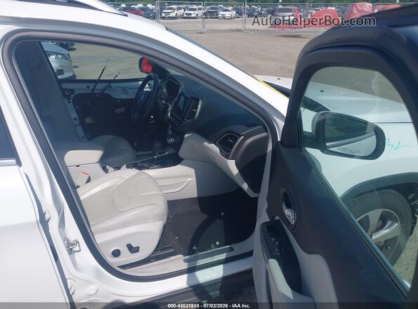 1C4PJLDB4KD347979 2019 JEEP CHEROKEE White Widok wnętrza z przodu