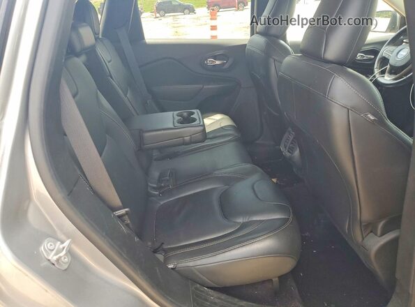 1C4PJLDB7HW533495 2017 JEEP CHEROKEE Gray Rear interior view