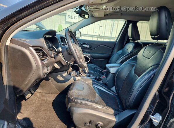1C4PJLDB7KD278317 2019 JEEP CHEROKEE Черный Вид салона спереди