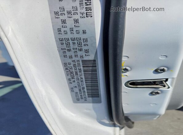 1C4PJLDB8KD325046 2019 JEEP CHEROKEE White Вид підкапотного простору