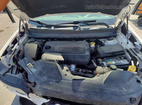 1C4PJLDB8KD325046 2019 JEEP CHEROKEE White Вид задньої частини салону