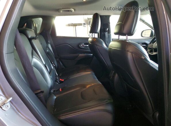 1C4PJLDBXLD535178 2020 JEEP CHEROKEE Silver Vista interior trasera