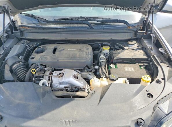 1C4PJLDN4KD148375 2019 JEEP CHEROKEE Silver უკანა სალონის ხედი