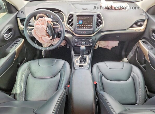 1C4PJLDX9JD587538 2018 JEEP CHEROKEE Серебряный Вид панели приборов