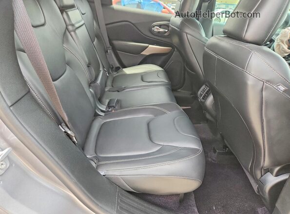 1C4PJLDX9JD587538 2018 JEEP CHEROKEE Серебряный Вид задних сидений
