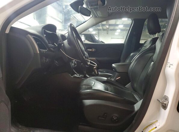 1C4PJLDX9KD313354 2019 JEEP CHEROKEE White Front interior view