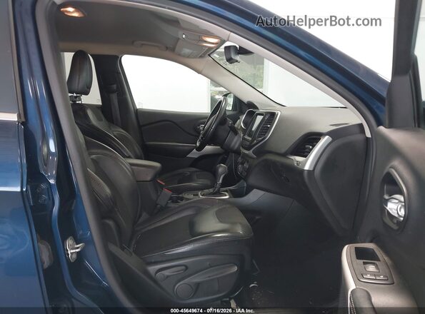 1C4PJLLB0JD584162 2018 JEEP CHEROKEE Blue Front interior view