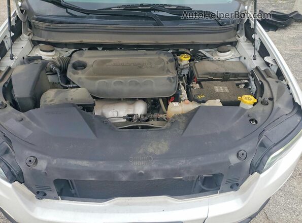 1C4PJLLB0MD174157 2021 JEEP CHEROKEE White უკანა სალონის ხედი