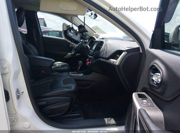1C4PJLLB1JD573753 2018 JEEP CHEROKEE White Front interior view