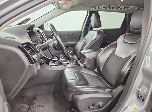1C4PJLLB1MD151034 2021 JEEP CHEROKEE Silver Front interior view
