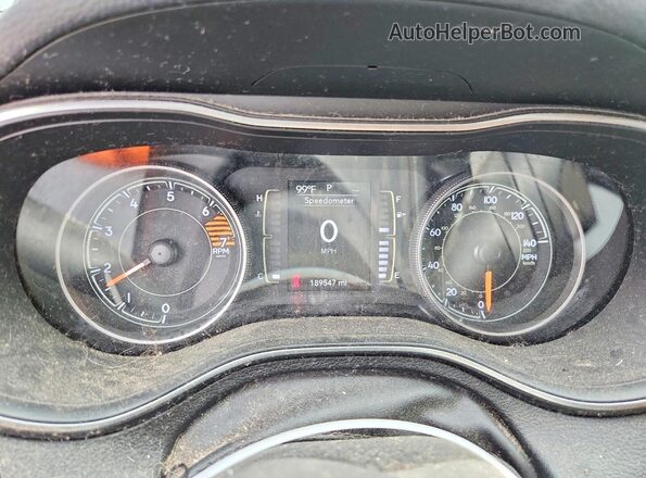 1C4PJLLB3KD184811 2019 JEEP CHEROKEE Зеленый Вид щитка приборов