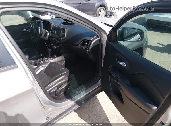 1C4PJLLB3KD485045 2019 JEEP CHEROKEE Silver Vista interior delantera