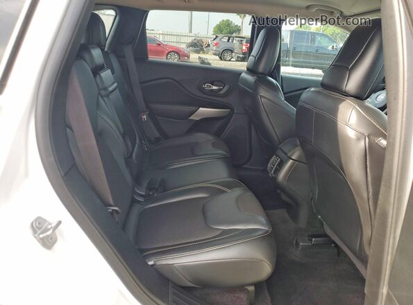 1C4PJLLB4JD520156 2018 JEEP CHEROKEE White Вид задньої частини салону