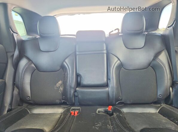 1C4PJLLB4KD307855 2019 JEEP CHEROKEE Red Հետևի նստատեղերի տեսք
