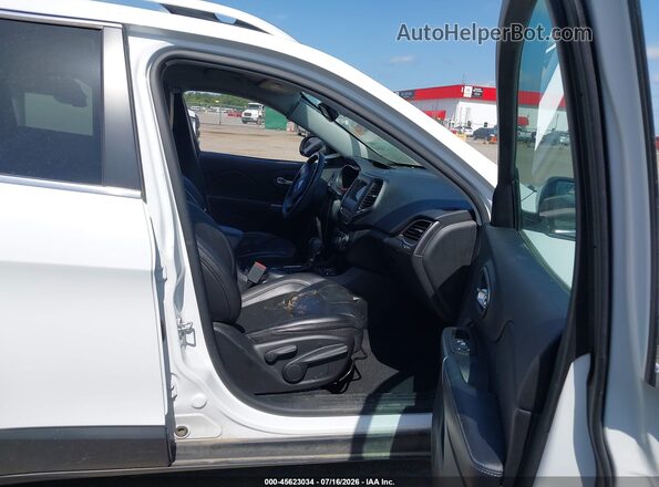 1C4PJLLB4KD490657 2019 JEEP CHEROKEE Белый Вид салона спереди
