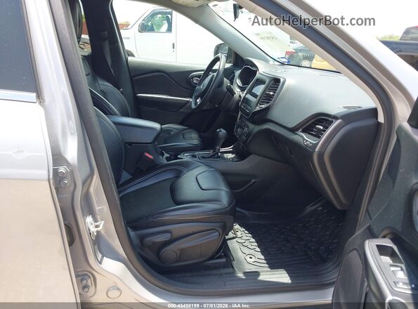 1C4PJLLB5LD614839 2020 JEEP CHEROKEE Silver Vista interior delantera