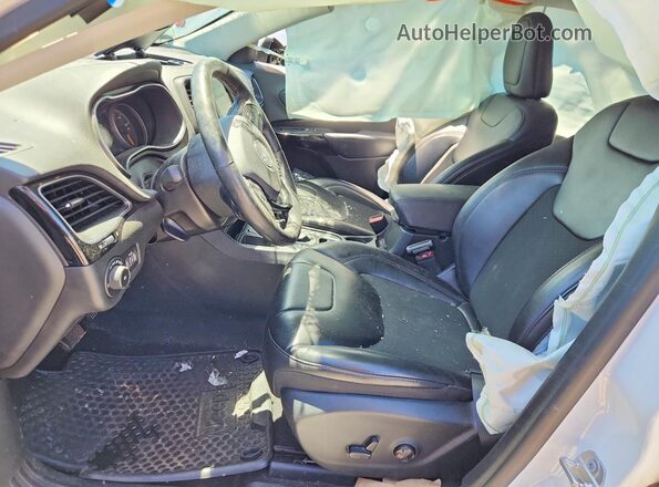 1C4PJLLB6KD411778 2019 JEEP CHEROKEE White Front interior view