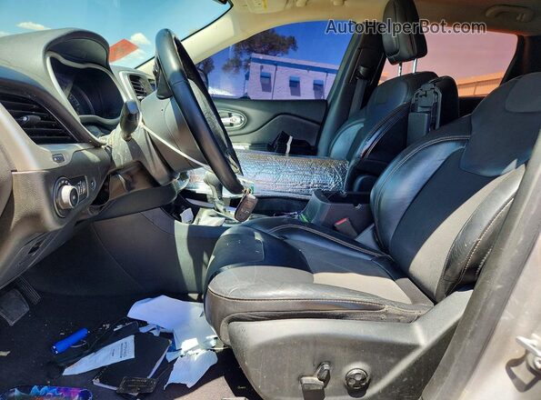 1C4PJLLB9JD512070 2018 JEEP CHEROKEE Silver Вид салону спереду