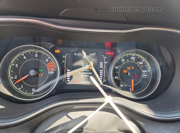 1C4PJLLB9MD235635 2021 JEEP CHEROKEE Silver ხელსაწყოთა პანელის ხედი