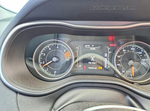 1C4PJLLBXKD377036 2019 JEEP CHEROKEE Красный Вид щитка приборов