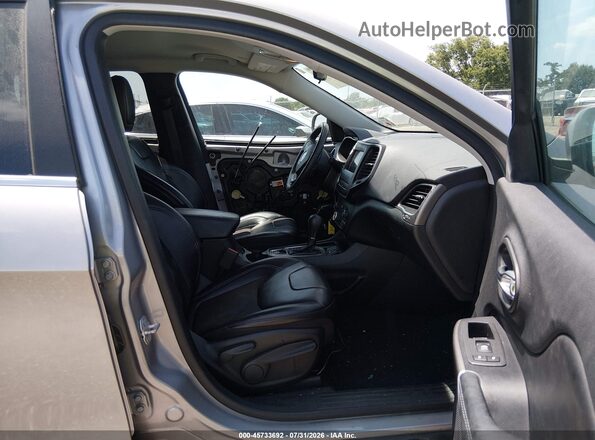 1C4PJLLBXLD510962 2020 JEEP CHEROKEE Silver Вид салону спереду
