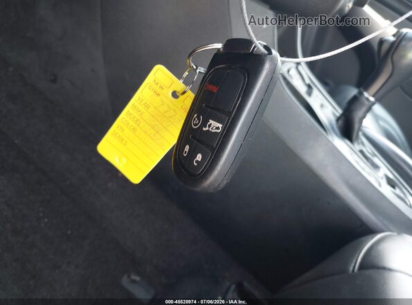 1C4PJLLN4KD222704 2019 JEEP CHEROKEE Серебряный Вид панели приборов