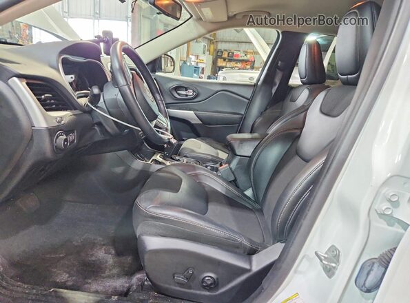 1C4PJLLX0JD531764 2018 JEEP CHEROKEE Белый Вид салона спереди