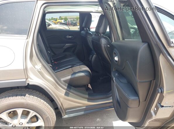 1C4PJLLXXKD243588 2019 JEEP CHEROKEE Gray Widok naklejki z numerem VIN