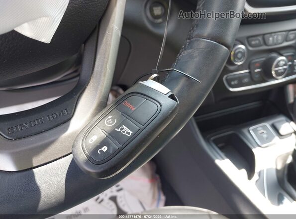 1C4PJLLXXKD243588 2019 JEEP CHEROKEE Gray Widok deski rozdzielczej