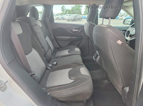 1C4PJMAB0GW148580 2016 JEEP CHEROKEE White Вид задньої частини салону