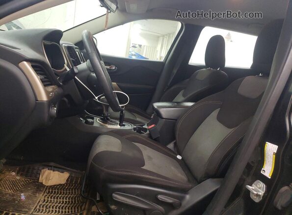 1C4PJMAB0HW634372 2017 JEEP CHEROKEE Black Front interior view