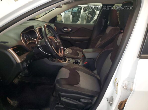 1C4PJMAB2GW240404 2016 JEEP CHEROKEE White Front interior view