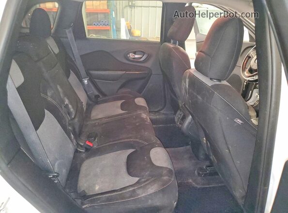 1C4PJMAB2GW240404 2016 JEEP CHEROKEE White Rear interior view
