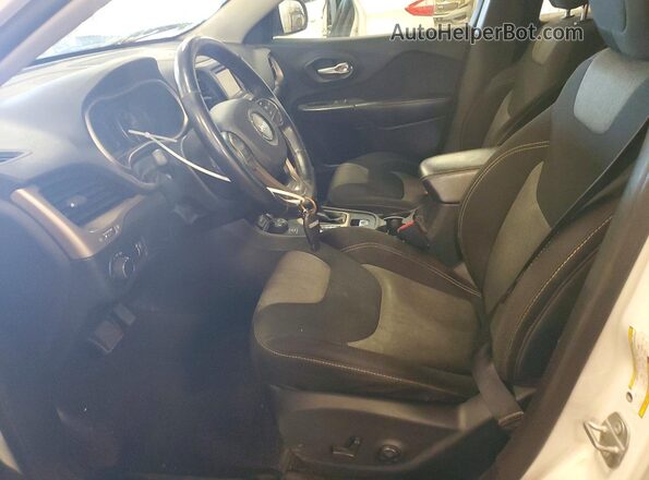 1C4PJMAB4GW266440 2016 JEEP CHEROKEE Белый Вид салона спереди