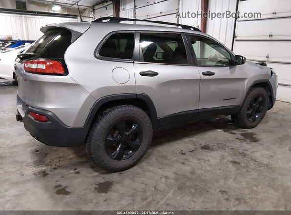 1C4PJMAS0HW664794 2017 JEEP CHEROKEE Серебряный Задняя правая четверть