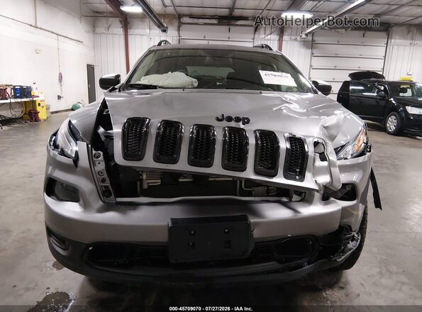 1C4PJMAS0HW664794 2017 JEEP CHEROKEE Серебряный Вид спереди