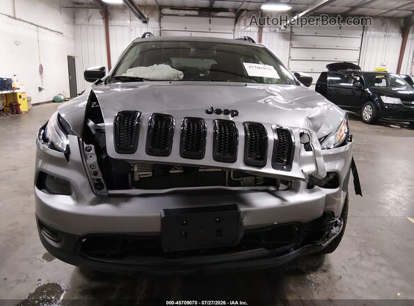 1C4PJMAS0HW664794 2017 JEEP CHEROKEE Серебряный Вид щитка приборов