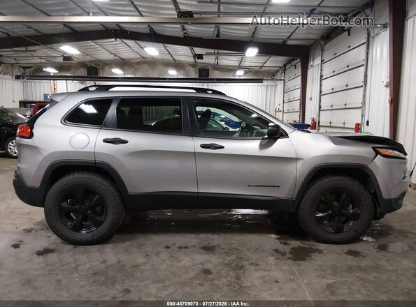 1C4PJMAS0HW664794 2017 JEEP CHEROKEE Серебряный Вид задней части салона